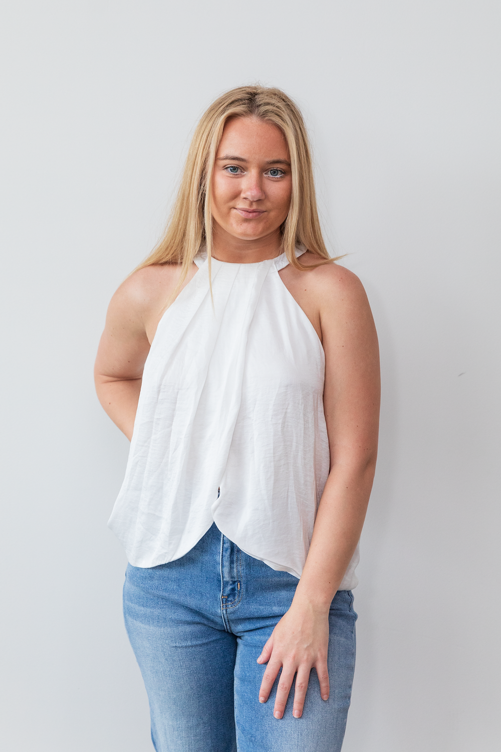 AM1366 Lindsay logo tops Ivory アイボリー Lindsay Top Ivory – Harris Tapper