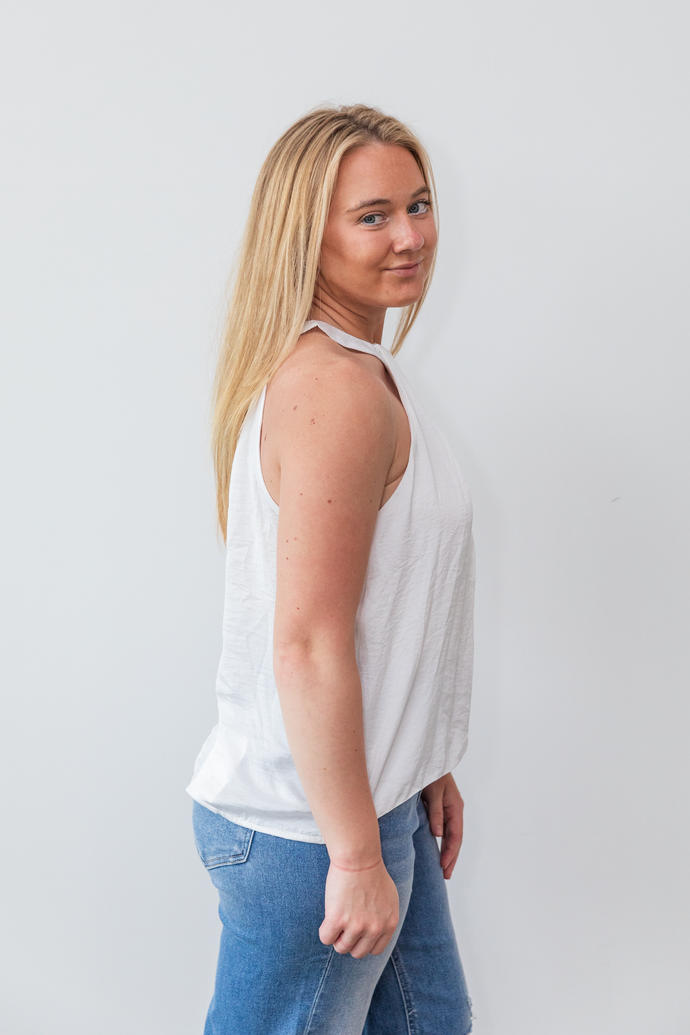 AM1366 Lindsay logo tops Ivory アイボリー Lindsay Top Ivory – Harris Tapper